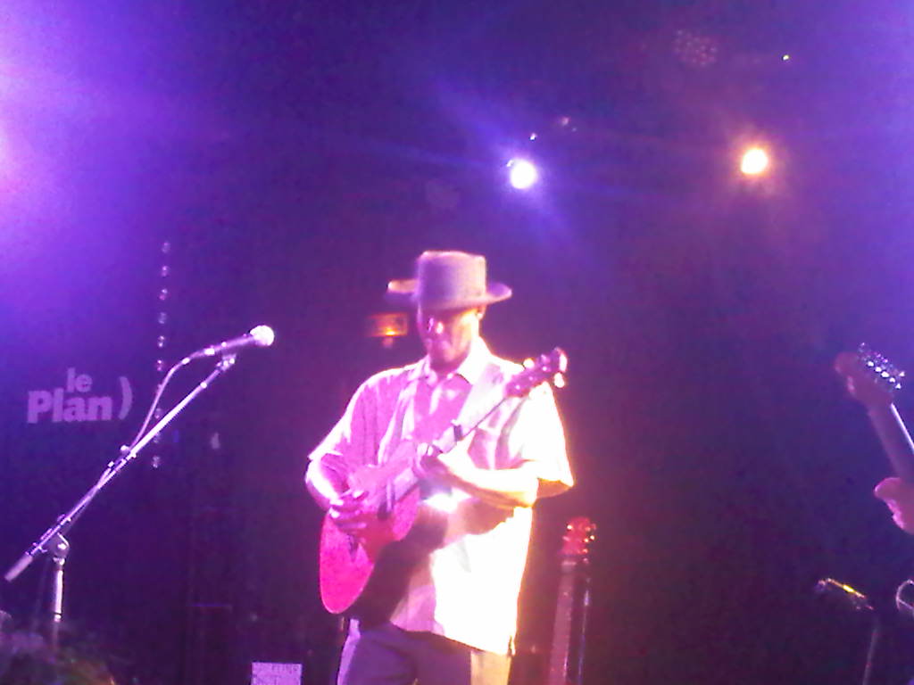 IMG00203-20110527-2322